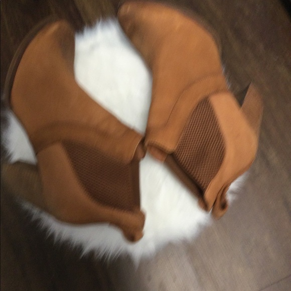 Ugg short boots Chestnut color size 9 - Picture 5 of 9